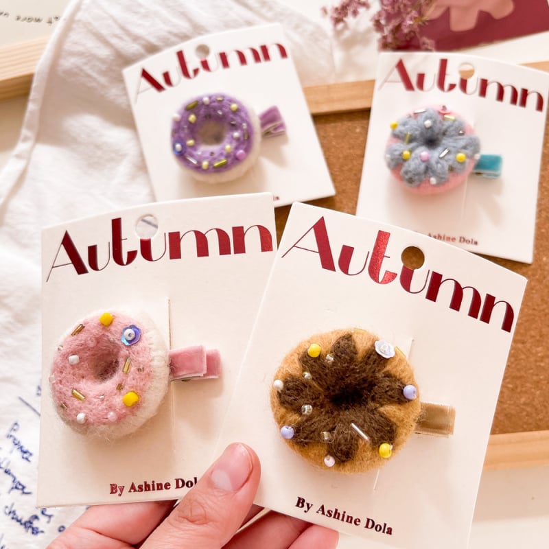 Κλιπ μαλλιών για παιδιά με ντόνατ από μαλλί φιλτ – Χειροποίητο, στυλ καρτούν