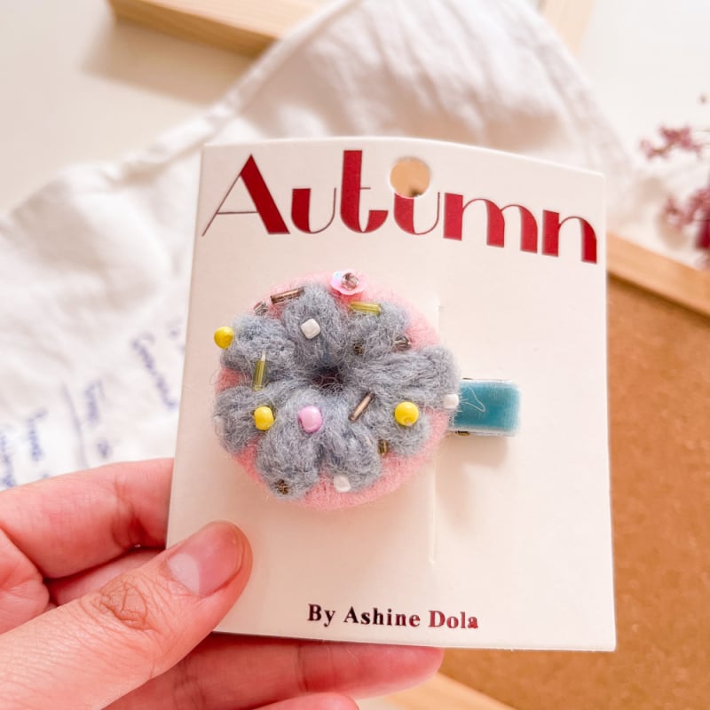 Κλιπ μαλλιών για παιδιά με ντόνατ από μαλλί φιλτ – Χειροποίητο, στυλ καρτούν