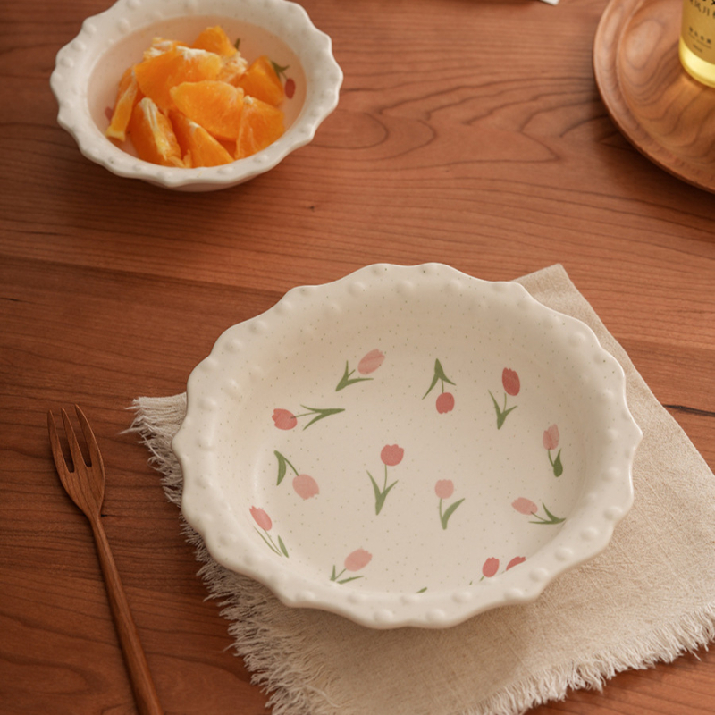 Duboka porcelanska ploča s motivom tulipana, nepravilnog oblika, nordijskog stila, pogodna za mikrovalnu pećnicu
