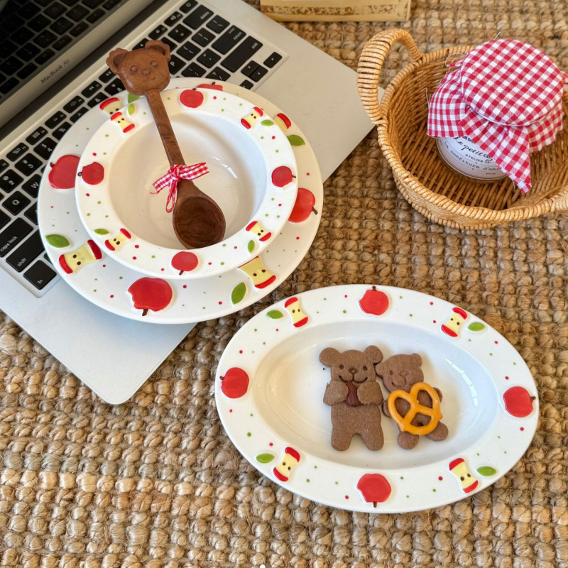 Kerámia ovális tál és tányér karikatúra motívummal, aranyos stílus