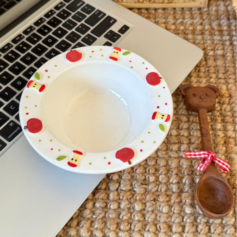 Kerámia ovális tál és tányér karikatúra motívummal, aranyos stílus