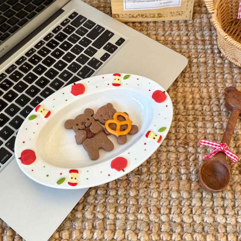 Kerámia ovális tál és tányér karikatúra motívummal, aranyos stílus