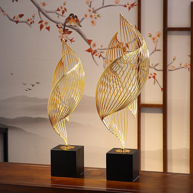 Dzelzs mākslas dekorācija, vienkāršs un mūsdienīgs stils ar pielāgojamu gravējumu, piemērots dzīvojamai istabai, ieejai, televizora skapim, vīna skapim un grāmatu plauktiem.