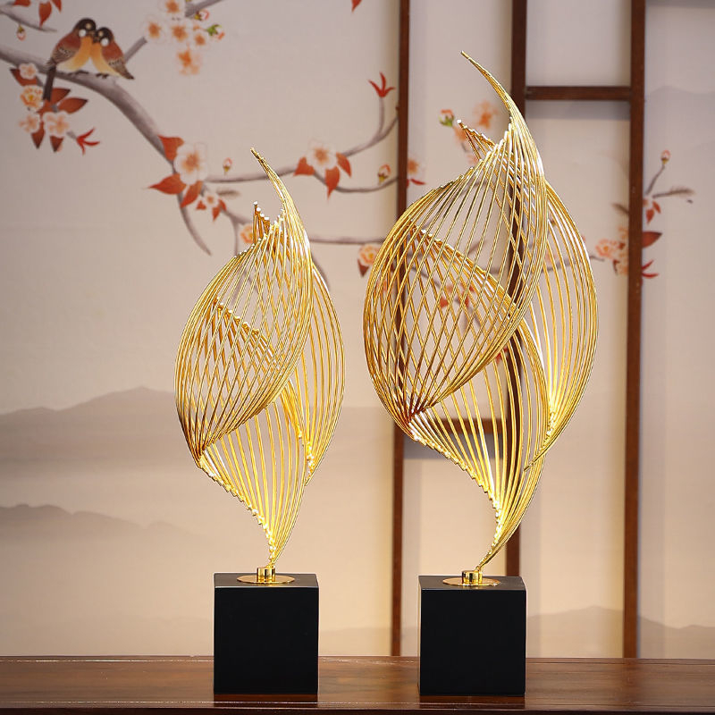 Dzelzs mākslas dekorācija, vienkāršs un mūsdienīgs stils ar pielāgojamu gravējumu, piemērots dzīvojamai istabai, ieejai, televizora skapim, vīna skapim un grāmatu plauktiem.