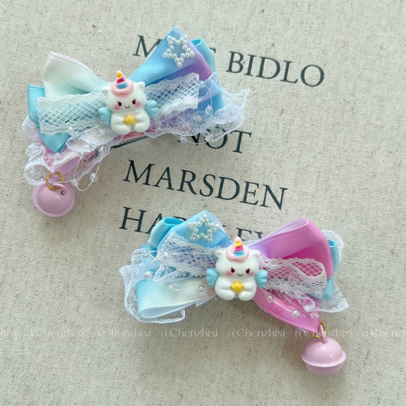 Κλιπ μαλλιών με gradient ουράνιο τόξο και φιόγκο, μονόκερος και καμπανάκι με μικρή κίτρινη πάπιτσα – Χειροποίητο ελατηριωτό κλιπ για γυναίκες, Κορεατικό στυλ (Υλικό: πλαστικό, ανάμικτα υλικά; Στυλ: κορεατικό; Σεζόν: Καλοκαίρι 2025)