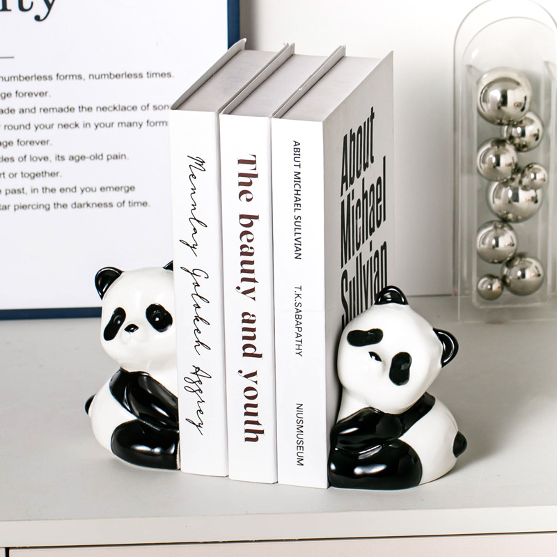 Panda keramički knjižni oslonac — moderan minimalistički stil, oslikana izrada