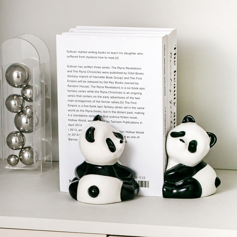Panda keramički knjižni oslonac — moderan minimalistički stil, oslikana izrada