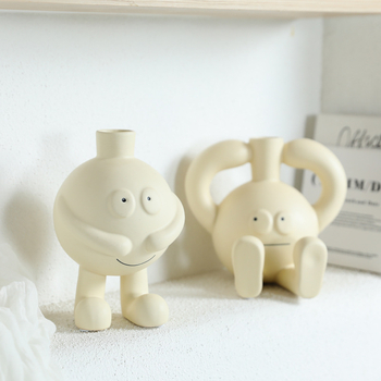 Porcelanska figura s karakterom – modernan minimalistički stil; materijal: porculan; prilike za darove: vjenčanje, rođendan, useljenje