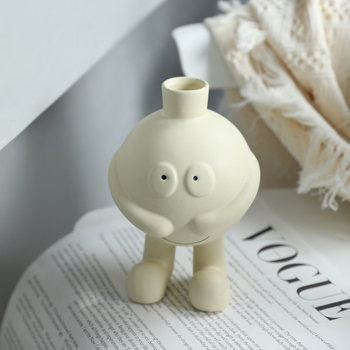 Porcelanska figura s karakterom – modernan minimalistički stil; materijal: porculan; prilike za darove: vjenčanje, rođendan, useljenje