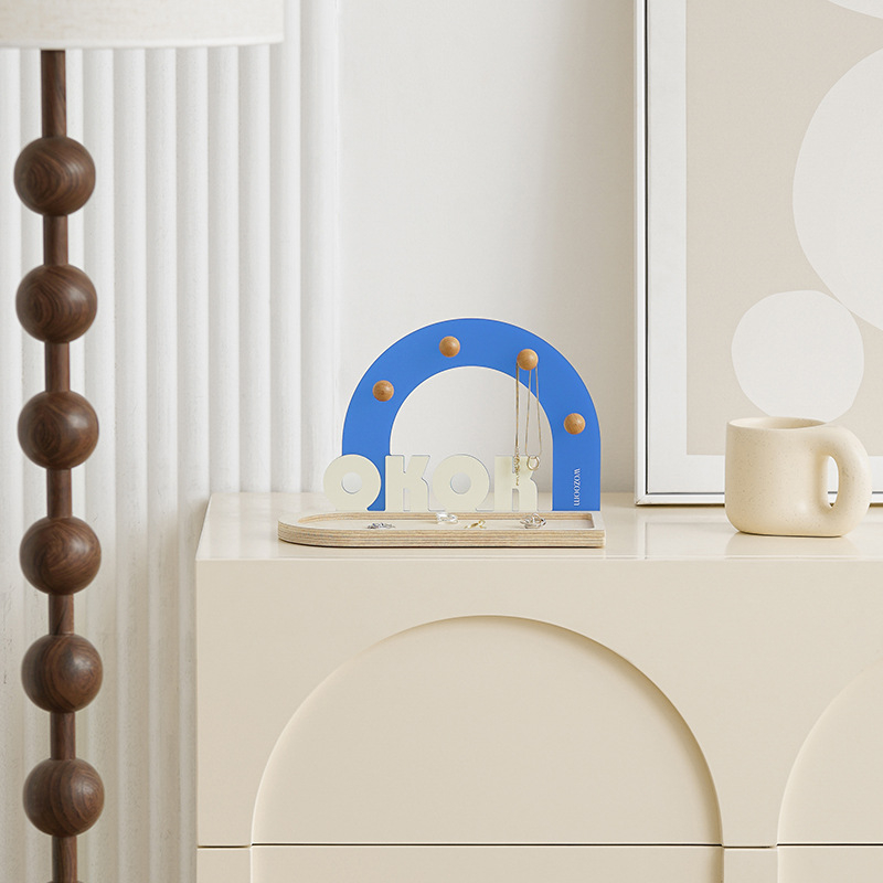 Akrilni držač ključeva i pladanj za nakit za ulaz — moderan minimalistički stil