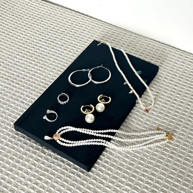 Подложка за бижута с велурено покритие върху дървена основа, едноетажна дисплей-стойка за бижута, пресформирана изработка — Yijia