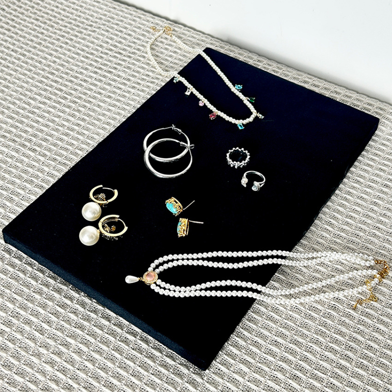 Подложка за бижута с велурено покритие върху дървена основа, едноетажна дисплей-стойка за бижута, пресформирана изработка — Yijia