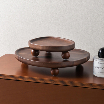 Akaatsiapuidust taldrik koduseks kasutamiseks – ümmarguse helmidega serv ja hoiustamine