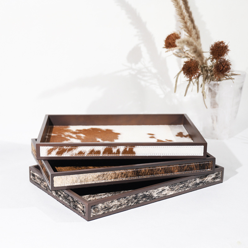 Puidust dekoratiivne servingplaat, kaasaegne minimalistlik stiil, metalliline viimistlus; kaubamärk Domo Home; sobib ärikingitus, reklaamkingitus või heaolukingituseks.