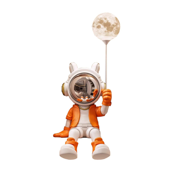 Karikatūras astronauta figūriņa ar lampu, sveķi, roku krāsota, mūsdienīgs minimālisma stils