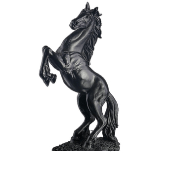 Rēzīna zirga dekora figūra birojā un ieejas koridorā — ķīniešu stilā gravēta figūra dzīvojamās istabas dekoram