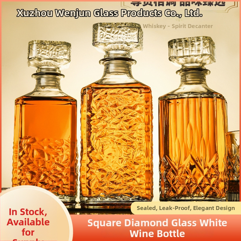 Stiklinė vyno buteliukas su kvadratine deimantine dugne, uždarytas, paruošta spausdinimui