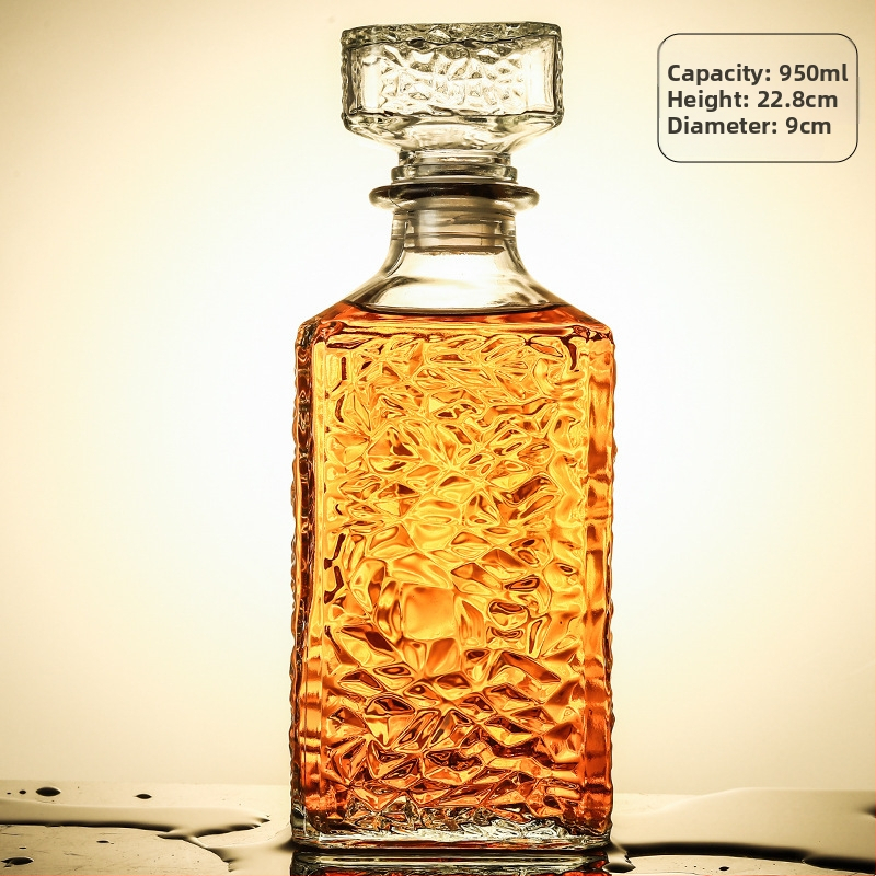 Stiklinė vyno buteliukas su kvadratine deimantine dugne, uždarytas, paruošta spausdinimui