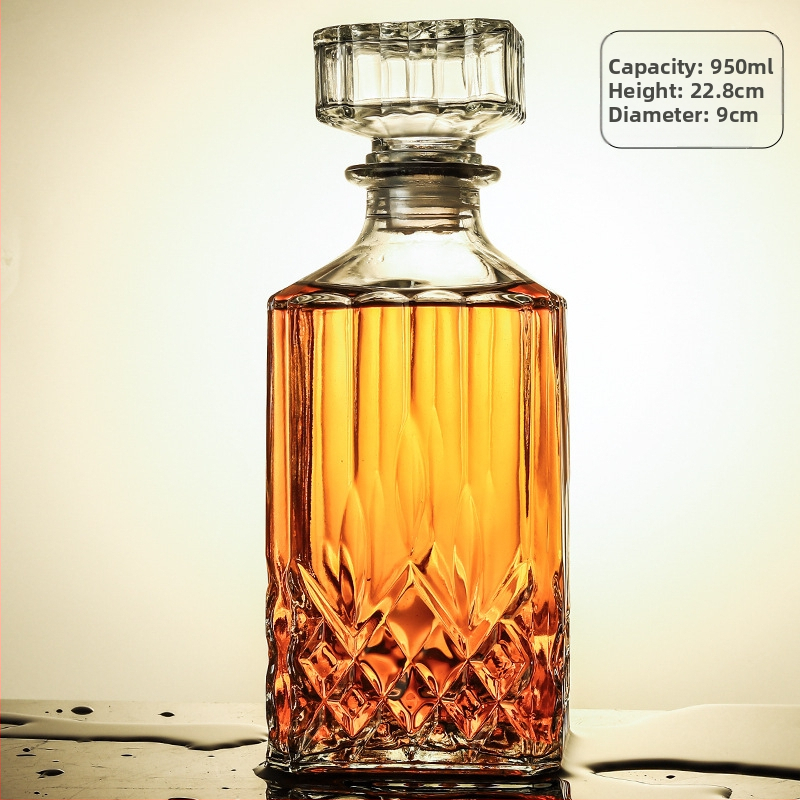 Stiklinė vyno buteliukas su kvadratine deimantine dugne, uždarytas, paruošta spausdinimui