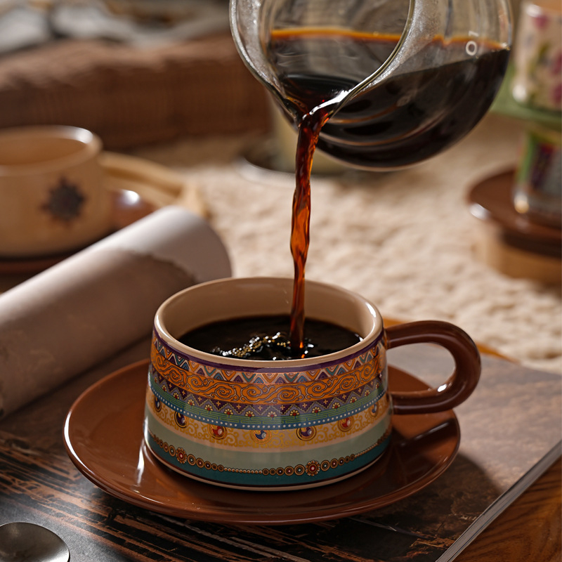 Σετ κούπα καφέ και πιατάκι, κεραμικό, ρετρό βρετανικό στυλ, μποέμ σχέδιο, με εκτυπωμένο λογότυπο