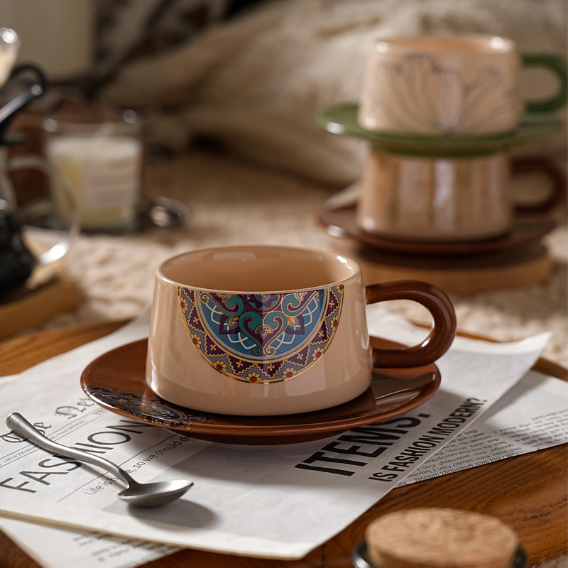 Σετ κούπα καφέ και πιατάκι, κεραμικό, ρετρό βρετανικό στυλ, μποέμ σχέδιο, με εκτυπωμένο λογότυπο