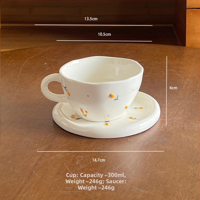 Keramikinis kavos puodelis Insta stiliaus, netolygus formos, gėlių raštas, mikrobangų krosnelėje tinkamas