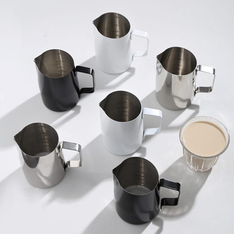 Κανά latte art από ανοξείδωτο ατσάλι 304 με κεκλιμένο στόμιο, κύπελλο για αφρό γάλακτος με κλίμακα μέτρησης, μάρκα Chuangchao, κατάλληλη για γραφείο, σπίτι, μπαρ και καφέ, δυνατή προσαρμογή