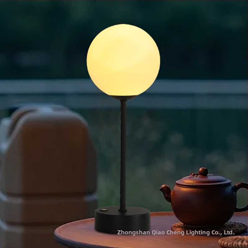 Настолна лампа HT-TD1W135 с LED осветление, сензорен превключвател, вградена батерия, акрилен абажур, модерен минималистичен стил