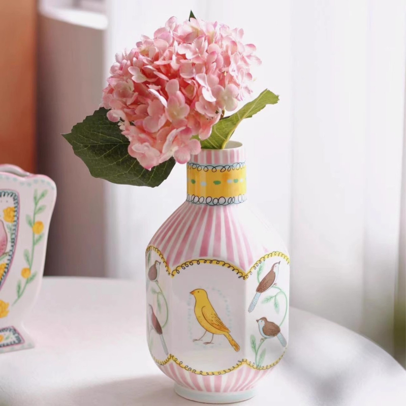 Keramička vaza s motivom Nightingale i Rose, moderni minimalistički stil, spremna za poklon