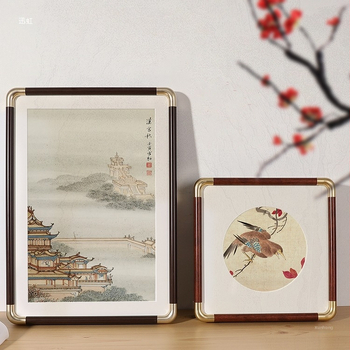 Ķīīniešu stilā kvadrātiska fotogrāna ar imitētām vara stūriem, zīda ziedu materiāls, pielāgojams ārējais rāmis