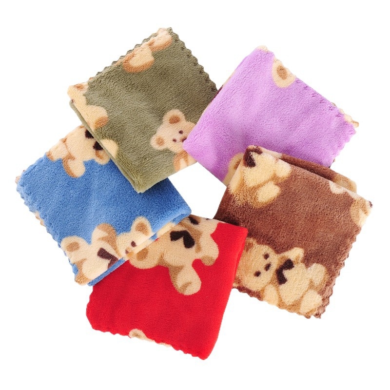 Παιδική πετσέτα χεριών από κοραλλένιο φλίς, χωρίς στύλιση νήματος, απορρόφηση 5–10 δευτερόλεπτα, βάρος 21 g, εκτυπωμένο σχέδιο