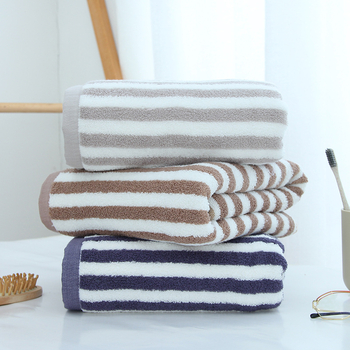 Csíkos fürdőlepedő és arc törölköző, 100% pamut, szálak 21, egyszerű szövés, tömeg 50–80 g/m²