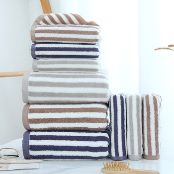 Csíkos fürdőlepedő és arc törölköző, 100% pamut, szálak 21, egyszerű szövés, tömeg 50–80 g/m²