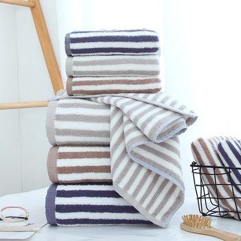 Csíkos fürdőlepedő és arc törölköző, 100% pamut, szálak 21, egyszerű szövés, tömeg 50–80 g/m²