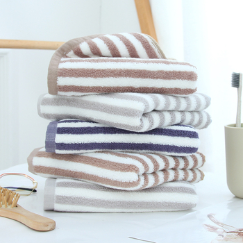 Csíkos fürdőlepedő és arc törölköző, 100% pamut, szálak 21, egyszerű szövés, tömeg 50–80 g/m²