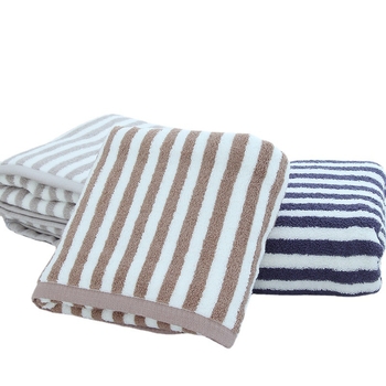 Csíkos fürdőlepedő és arc törölköző, 100% pamut, szálak 21, egyszerű szövés, tömeg 50–80 g/m²