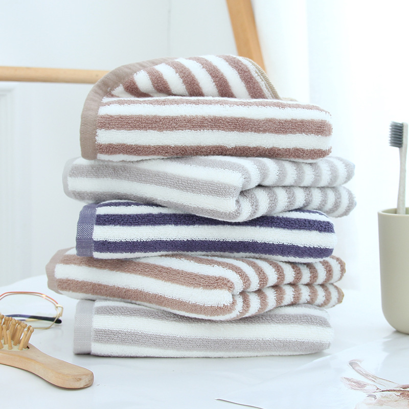 Csíkos fürdőlepedő és arc törölköző, 100% pamut, szálak 21, egyszerű szövés, tömeg 50–80 g/m²