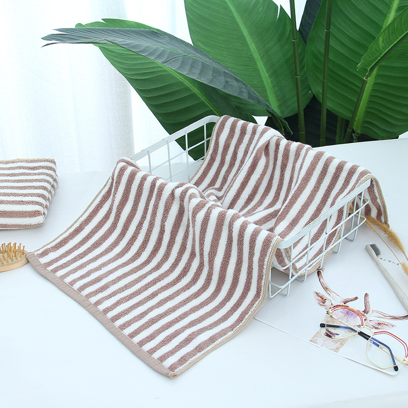 Csíkos fürdőlepedő és arc törölköző, 100% pamut, szálak 21, egyszerű szövés, tömeg 50–80 g/m²