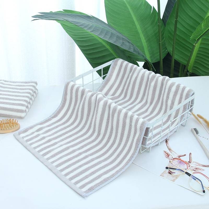 Csíkos fürdőlepedő és arc törölköző, 100% pamut, szálak 21, egyszerű szövés, tömeg 50–80 g/m²