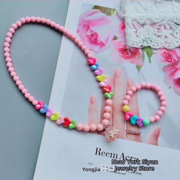 Laste südamekujuline kaelakee ja käevõru komplekt, käsitööplastist juveelid, kaks tükki, printsesside sari