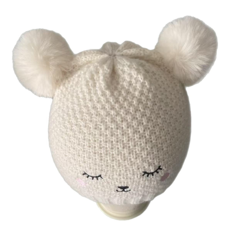 Gyerekeknek kötött sapka fülükkel — tél, kupola alakú, peremes szél, gyapjú és akril anyag, melegen tart