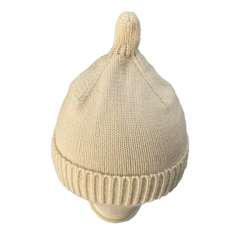 Gyerekeknek kötött sapka fülükkel — tél, kupola alakú, peremes szél, gyapjú és akril anyag, melegen tart