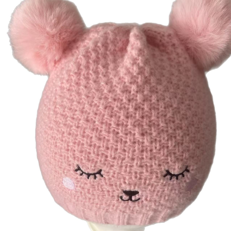 Gyerekeknek kötött sapka fülükkel — tél, kupola alakú, peremes szél, gyapjú és akril anyag, melegen tart