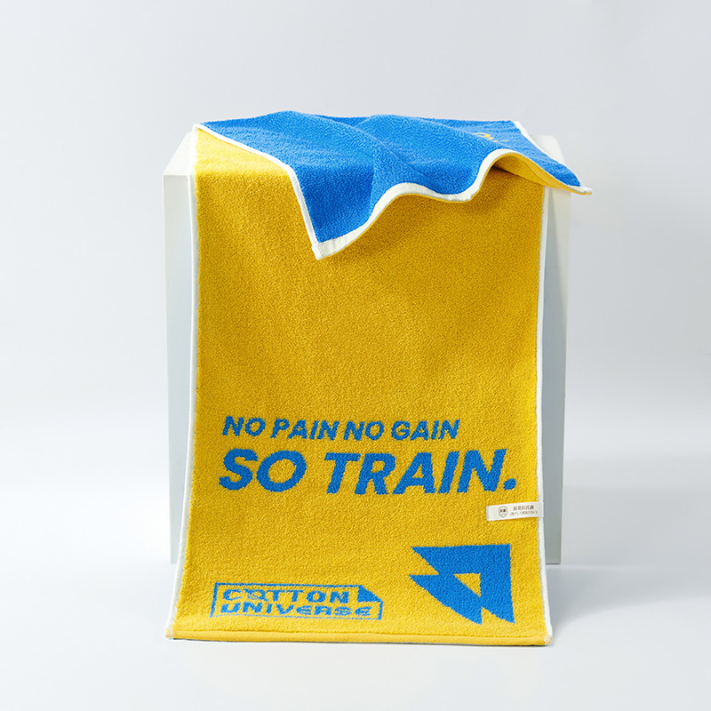 100% pamut sporttörölköző, nedvszívó és puha, sima szövés, 32s szál, 140–170 g, edzéshez, futáshoz és jóga