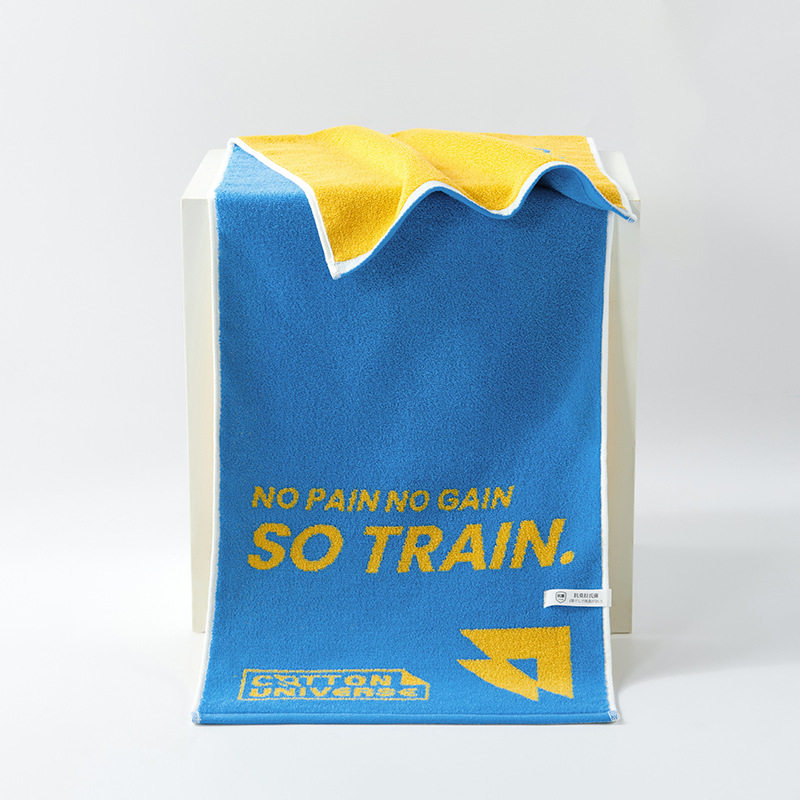 100% pamut sporttörölköző, nedvszívó és puha, sima szövés, 32s szál, 140–170 g, edzéshez, futáshoz és jóga