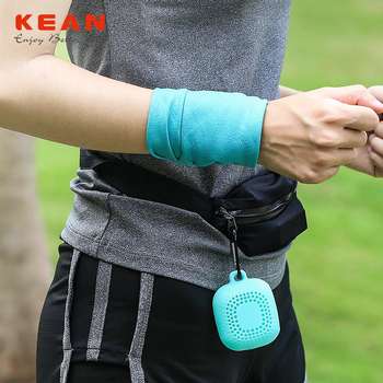 Szuperfinom rostokból készült sporttörölköző, hűsítő, gyorsan szárad, vízfelvétel 0–5 s, 35 g, logóval ellátva, edzéshez és jógahoz