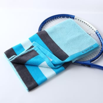 Sportski ručnik od pamuka, Jacquard tkanina, jednostruka pređa, otisnuti logotip, 147 g, brzo upijanje 0–5 s
