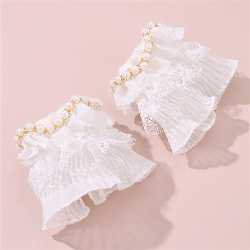 Dječji zvonasti rukavi s mašnicom, perlicama i plisiranom čipkom