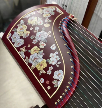 Стикер за стена за Guzheng панел – китайски стил с флорално-птичи мотив върху хартия за украса на музикален инструмент