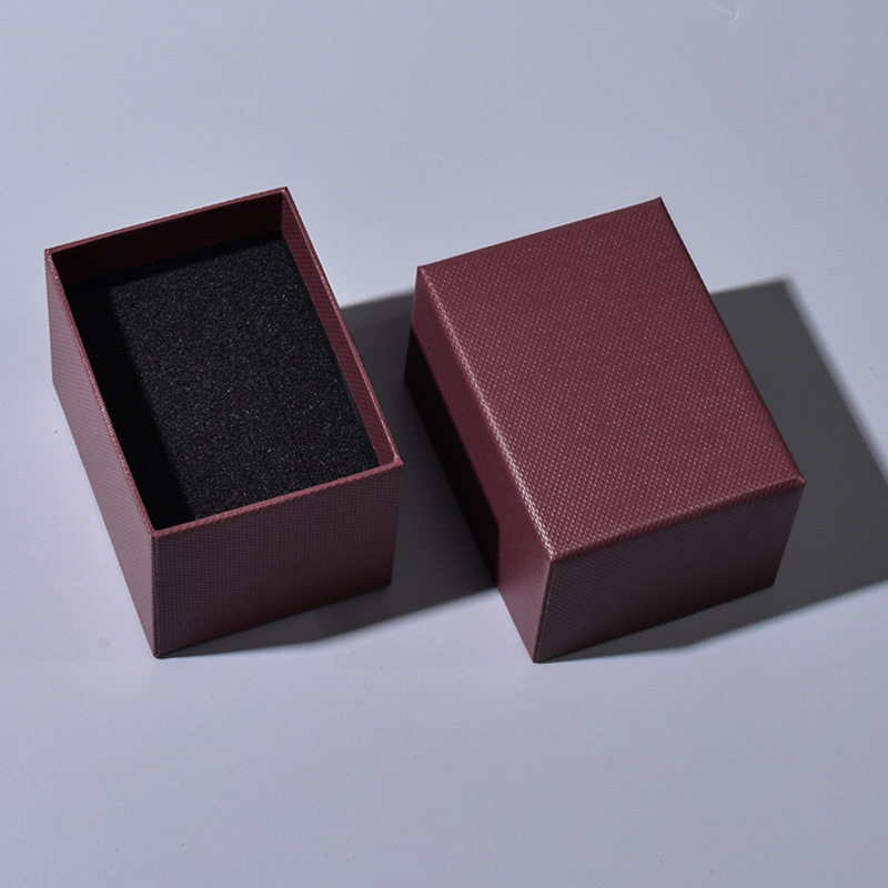 Кутия за опаковка на часовник TD01 — материал: хартия/картон; предназначение: универсално опаковане; ниво на опаковка: продажбено/терминално